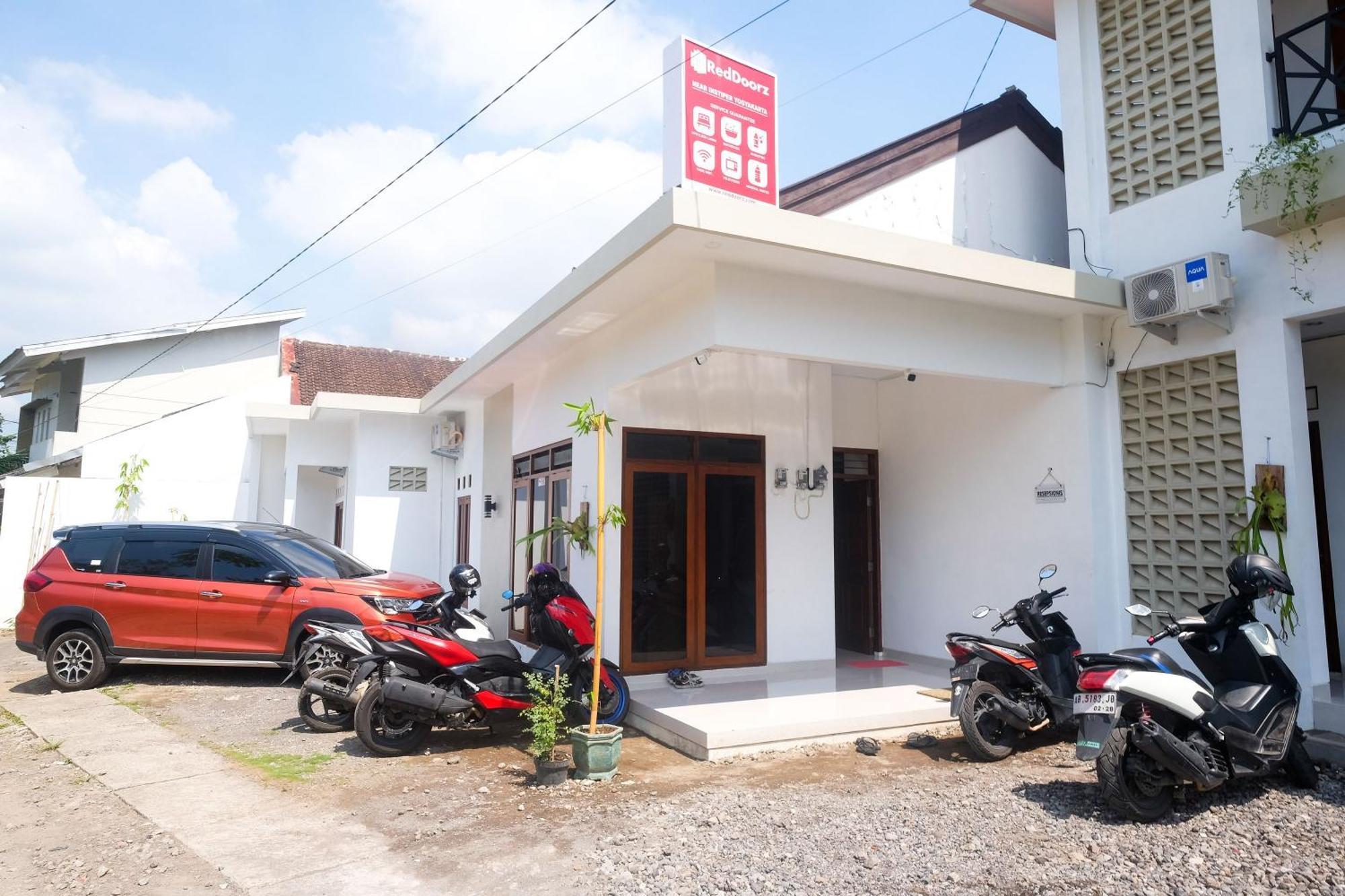 Reddoorz Near Instiper Yogyakarta Hotel